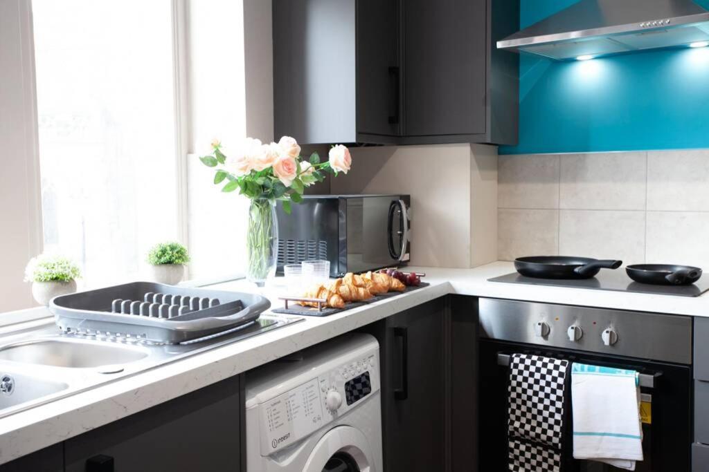 Stylish Central Location 2Bd Apartment Wigan Exterior photo