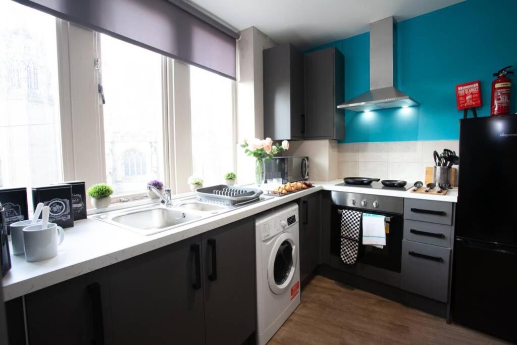 Stylish Central Location 2Bd Apartment Wigan Exterior photo
