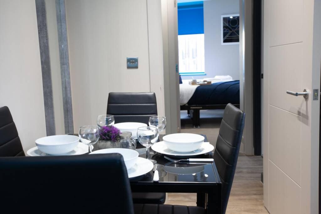 Stylish Central Location 2Bd Apartment Wigan Exterior photo