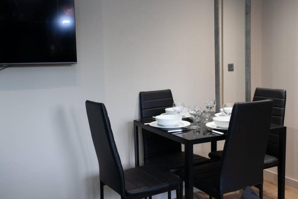 Stylish Central Location 2Bd Apartment Wigan Exterior photo